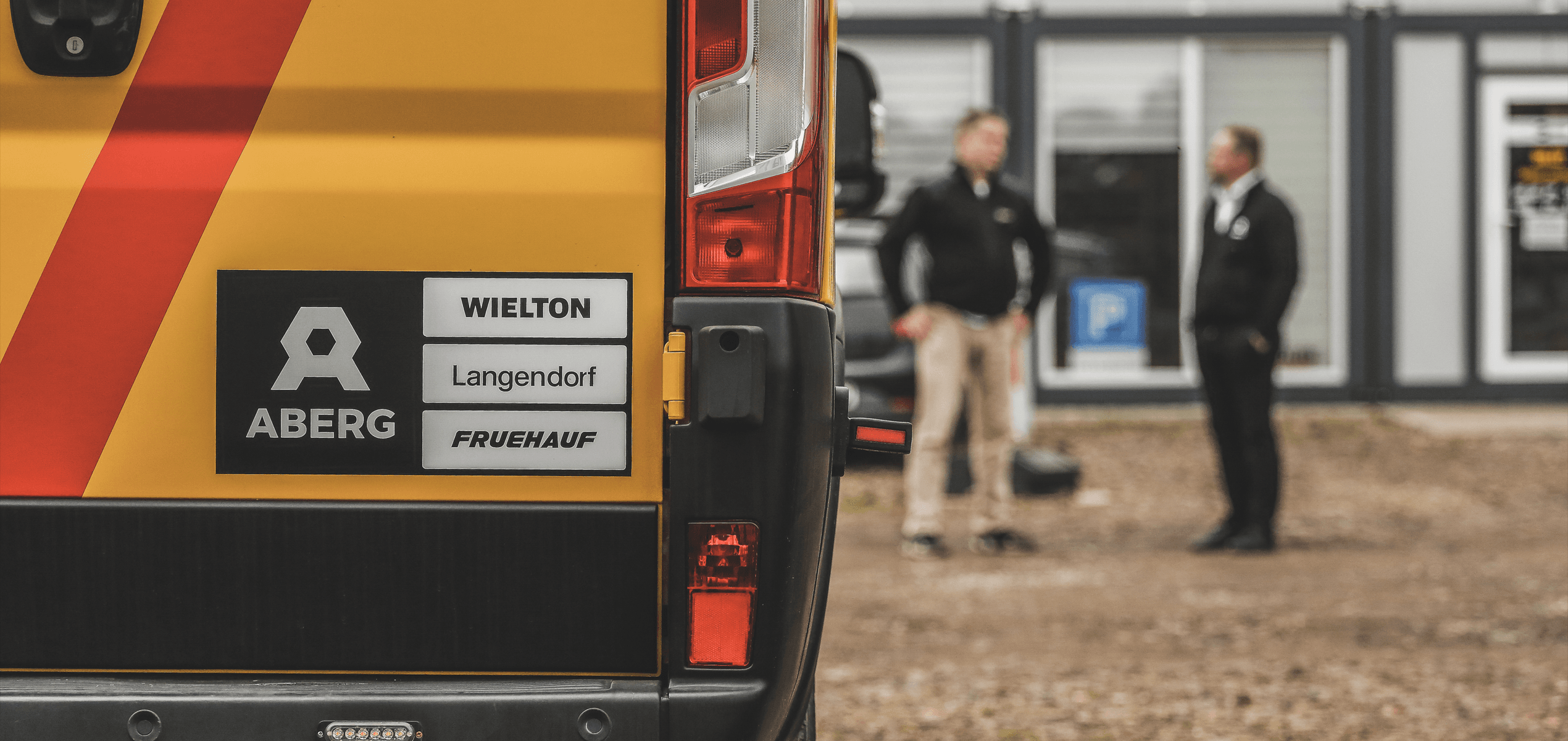 zdjecie  strony w okularach pl na laptopie