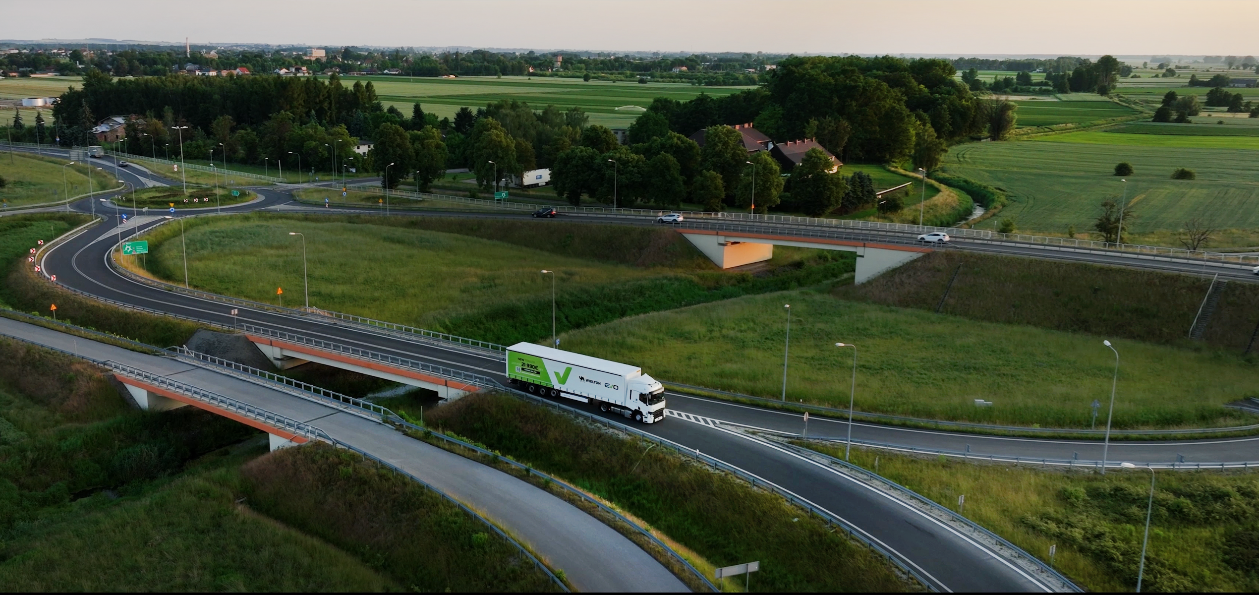 zdjecie  strony w okularach pl na laptopie