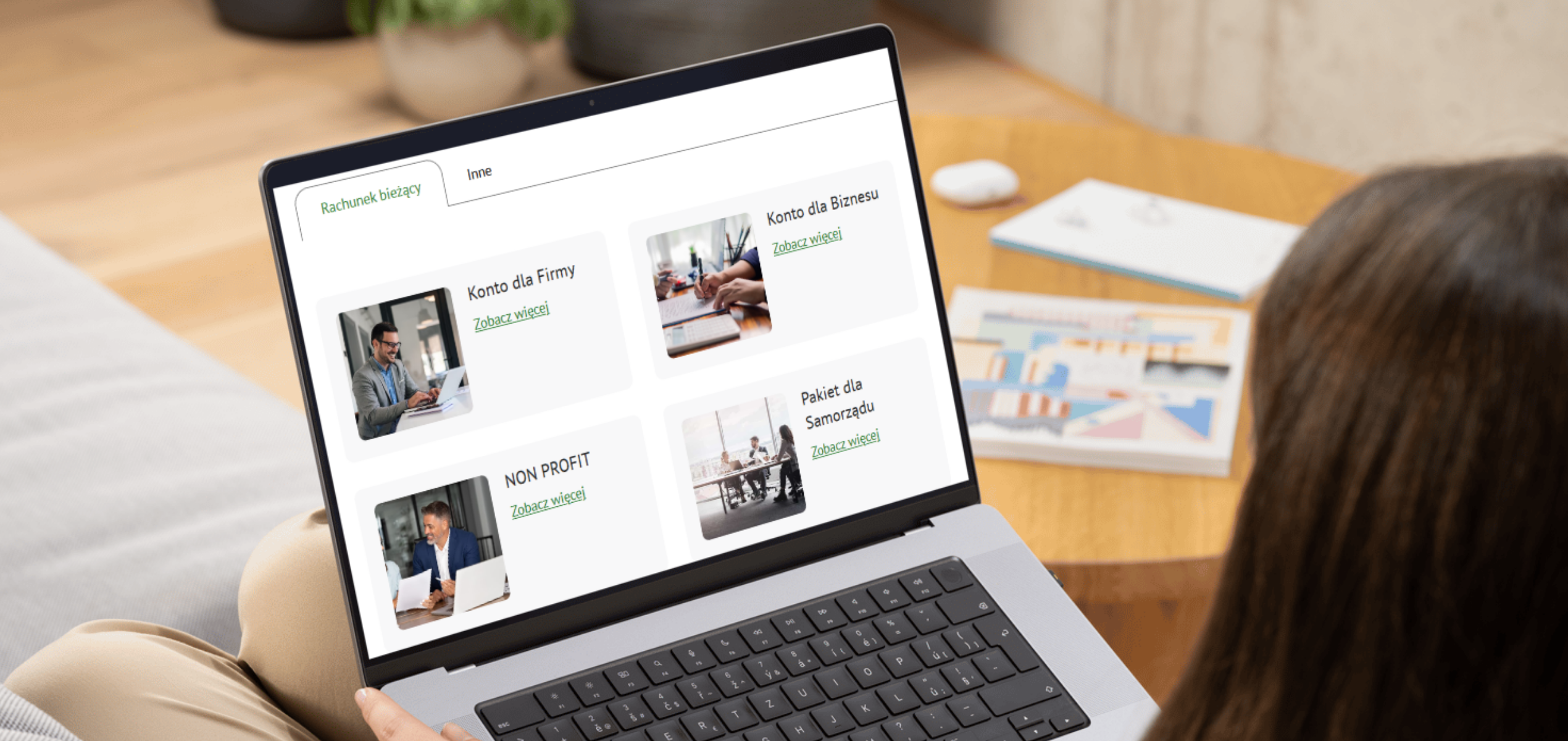 zdjecie  strony w okularach pl na laptopie